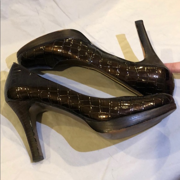 Tahari high heeled pumps, leather, size 9 - Picture 3 of 11
